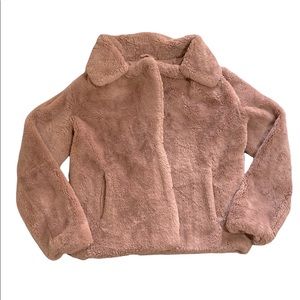 Beautiful cozy pink jacket. Pretty warm for autumn/winter days.